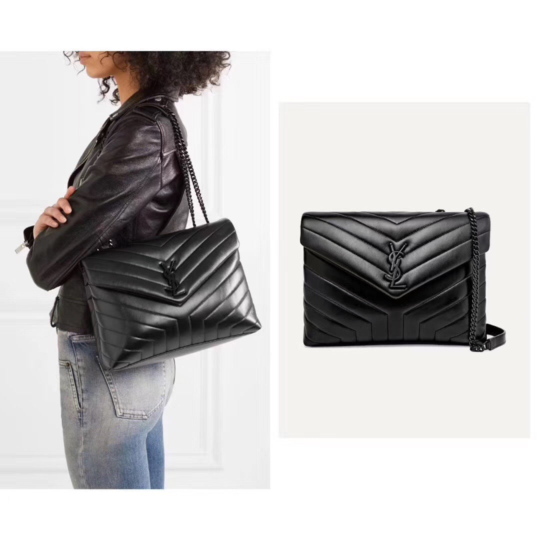 Bolsos negros y dorados