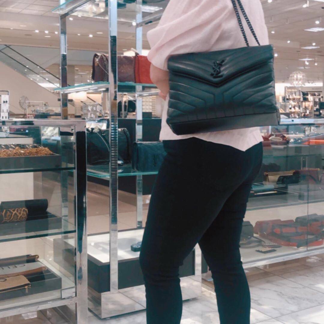 Bolsos negros y dorados