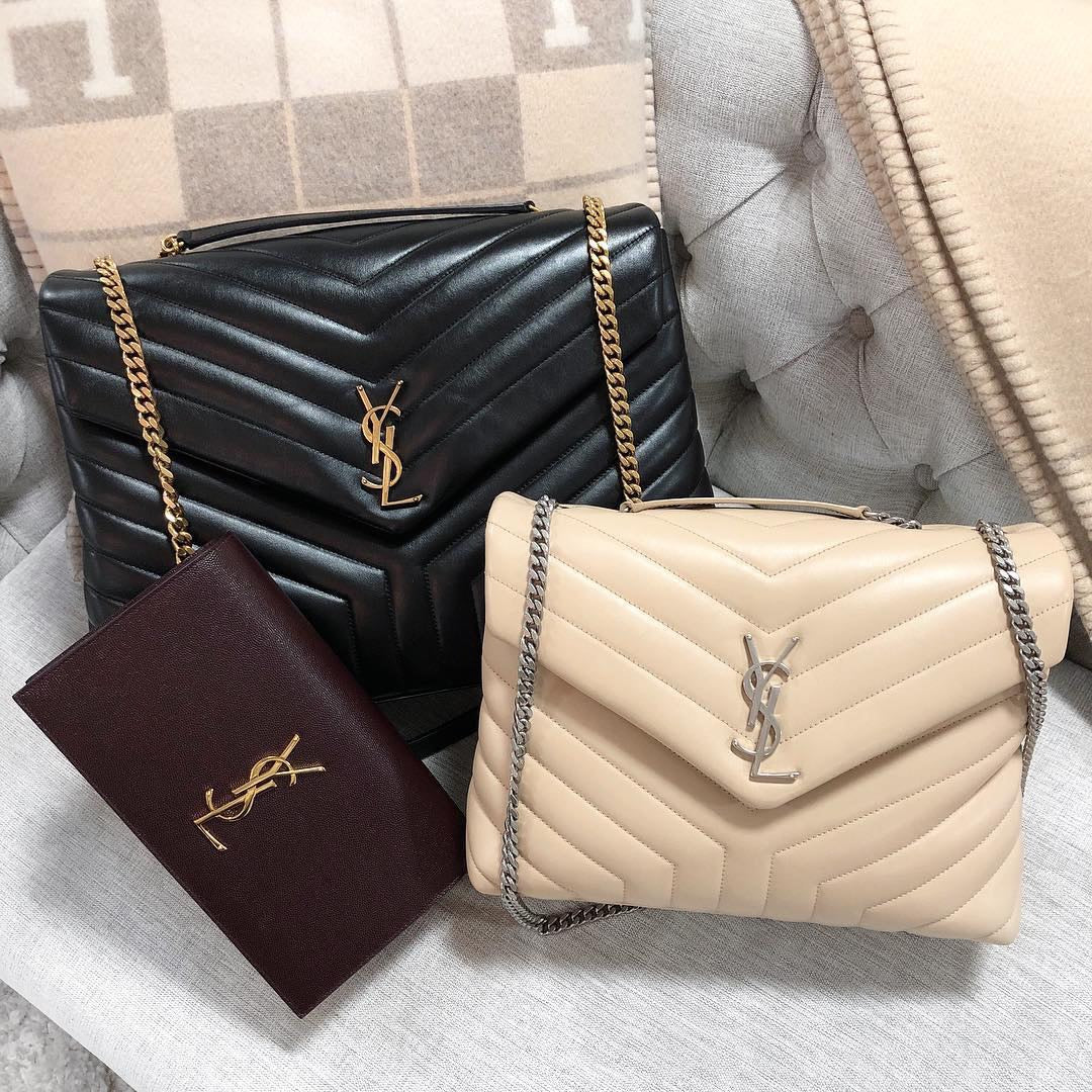 Bolsos negros y dorados