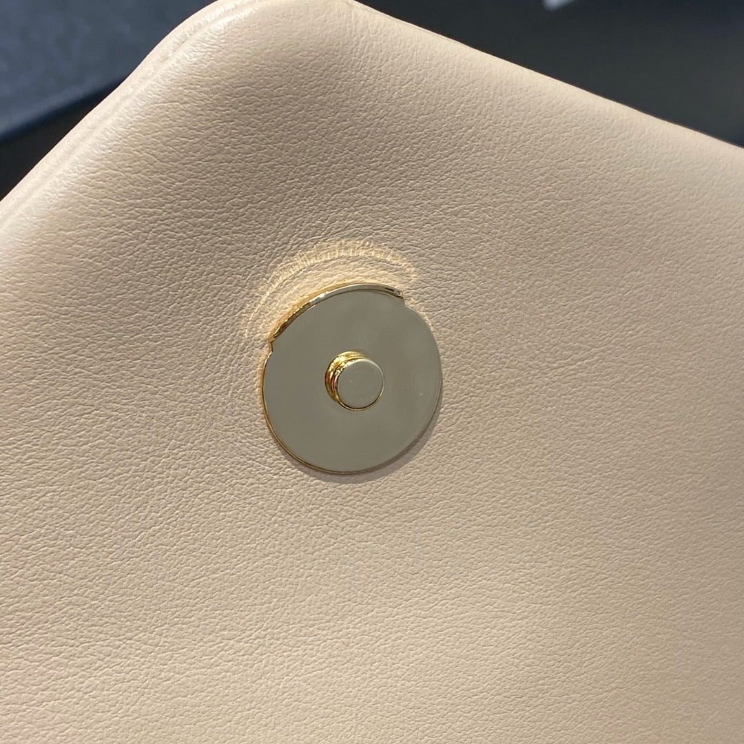 Bolsos negros y dorados