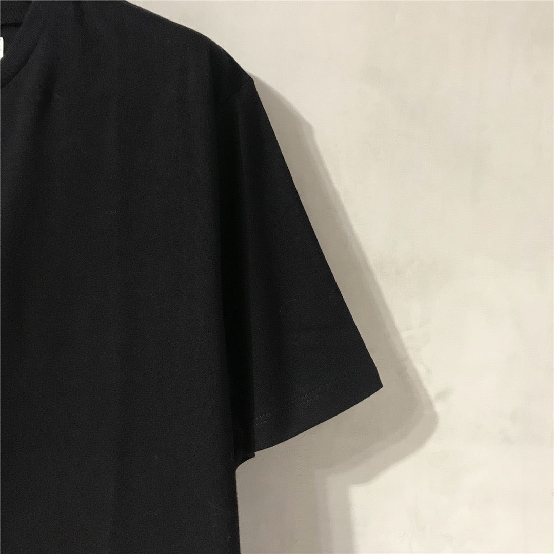 Camisetas blancas y negras