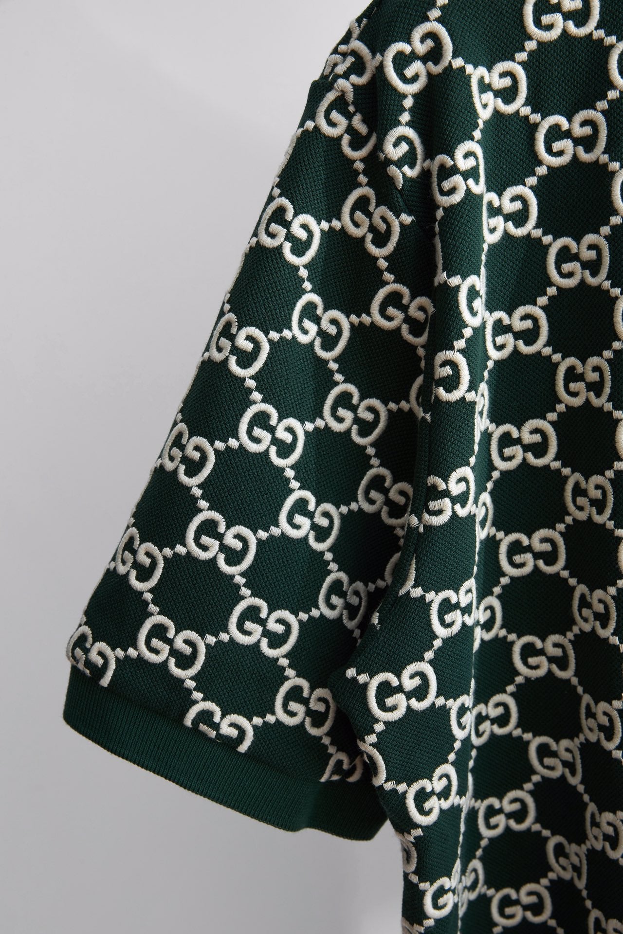 Schwarz-graue Poloshirts