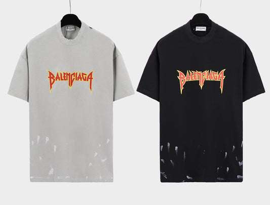Schwarze und graue T-Shirts