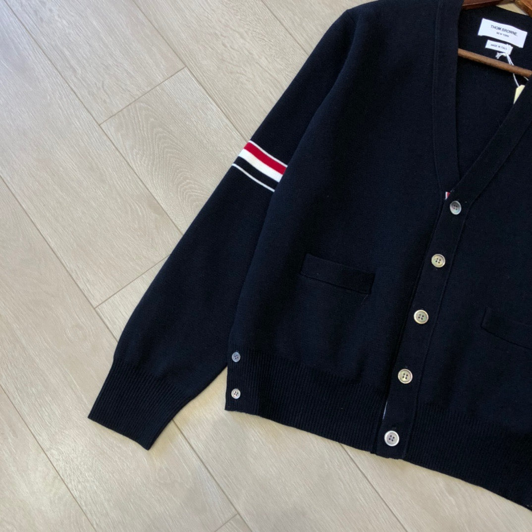 Chaquetas negras y grises