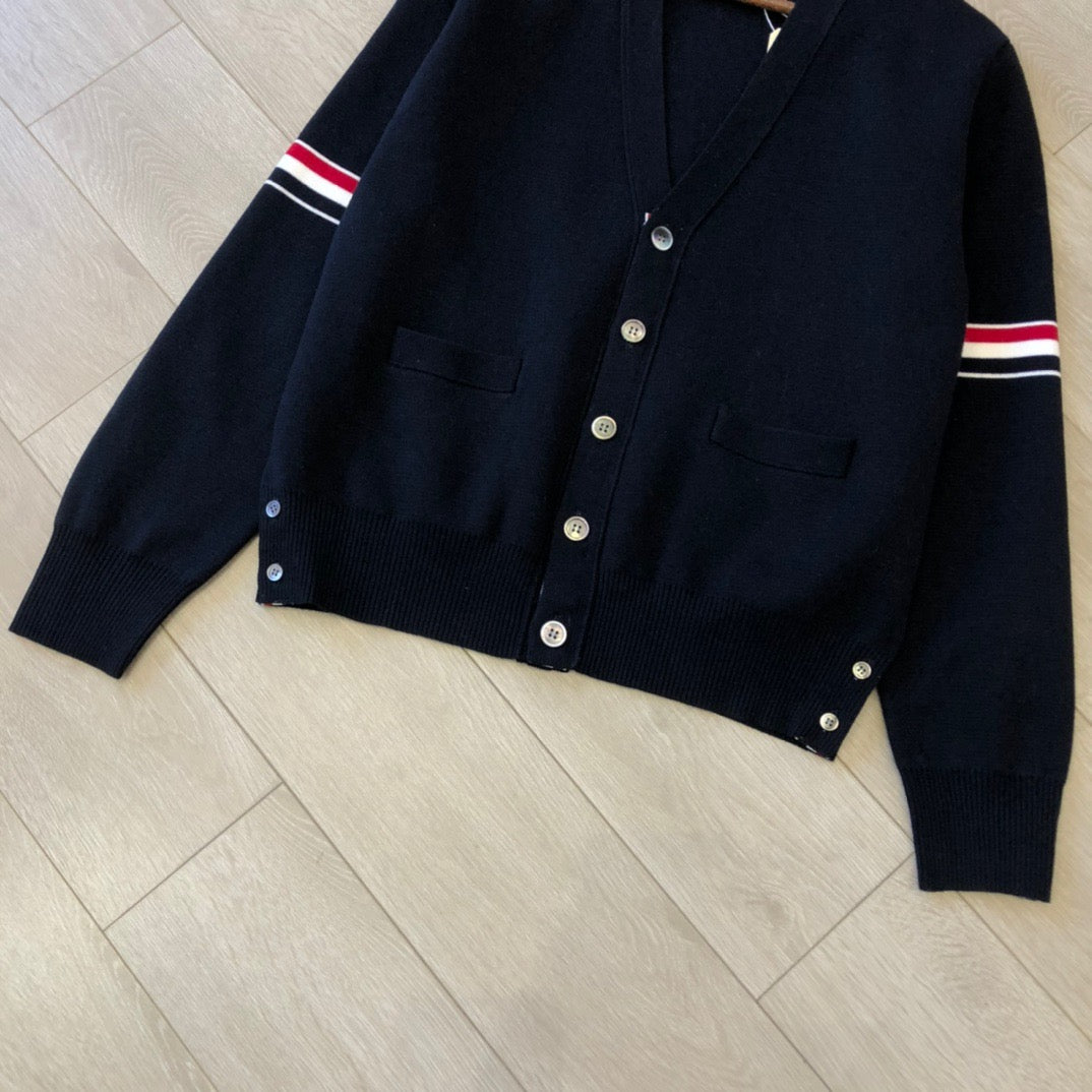 Chaquetas negras y grises