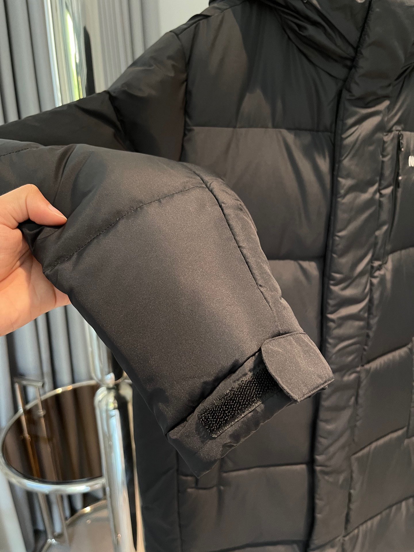Chaquetas marrones y blancas