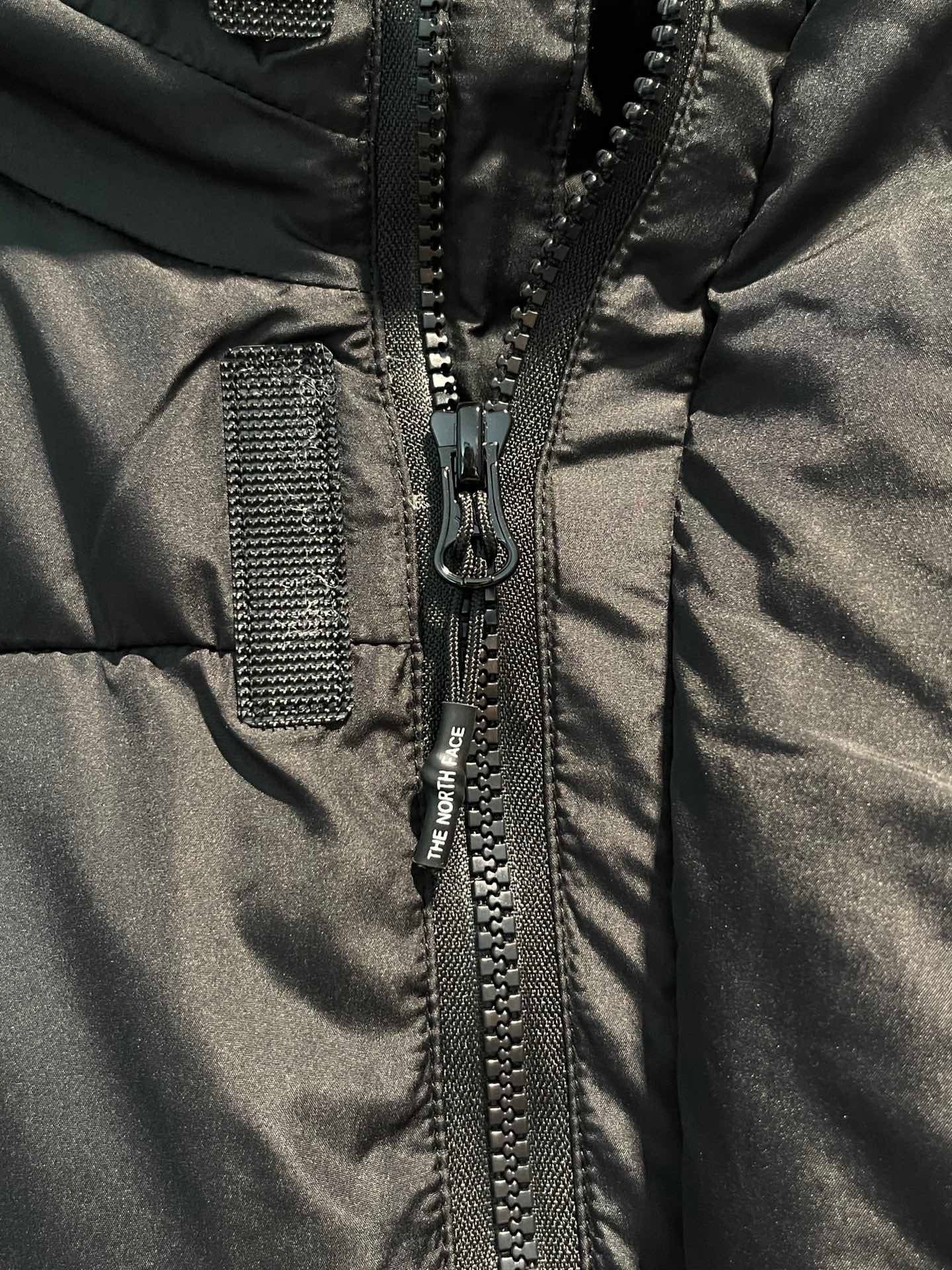 Chaquetas marrones y blancas