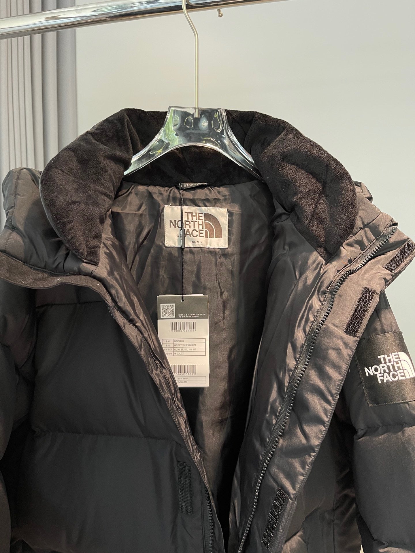 Chaquetas marrones y blancas