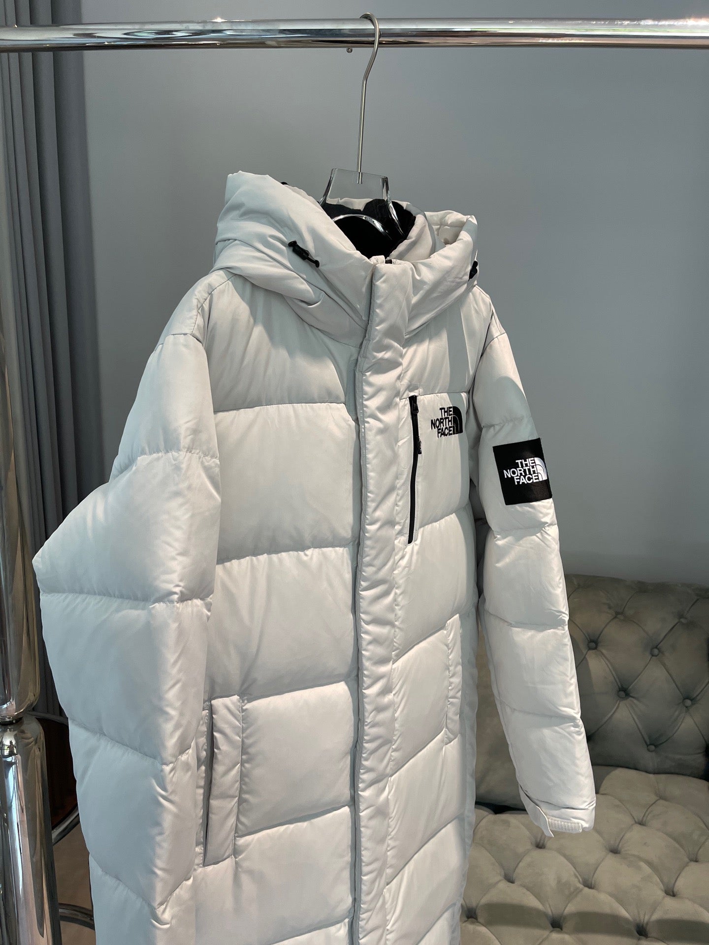 Chaquetas marrones y blancas