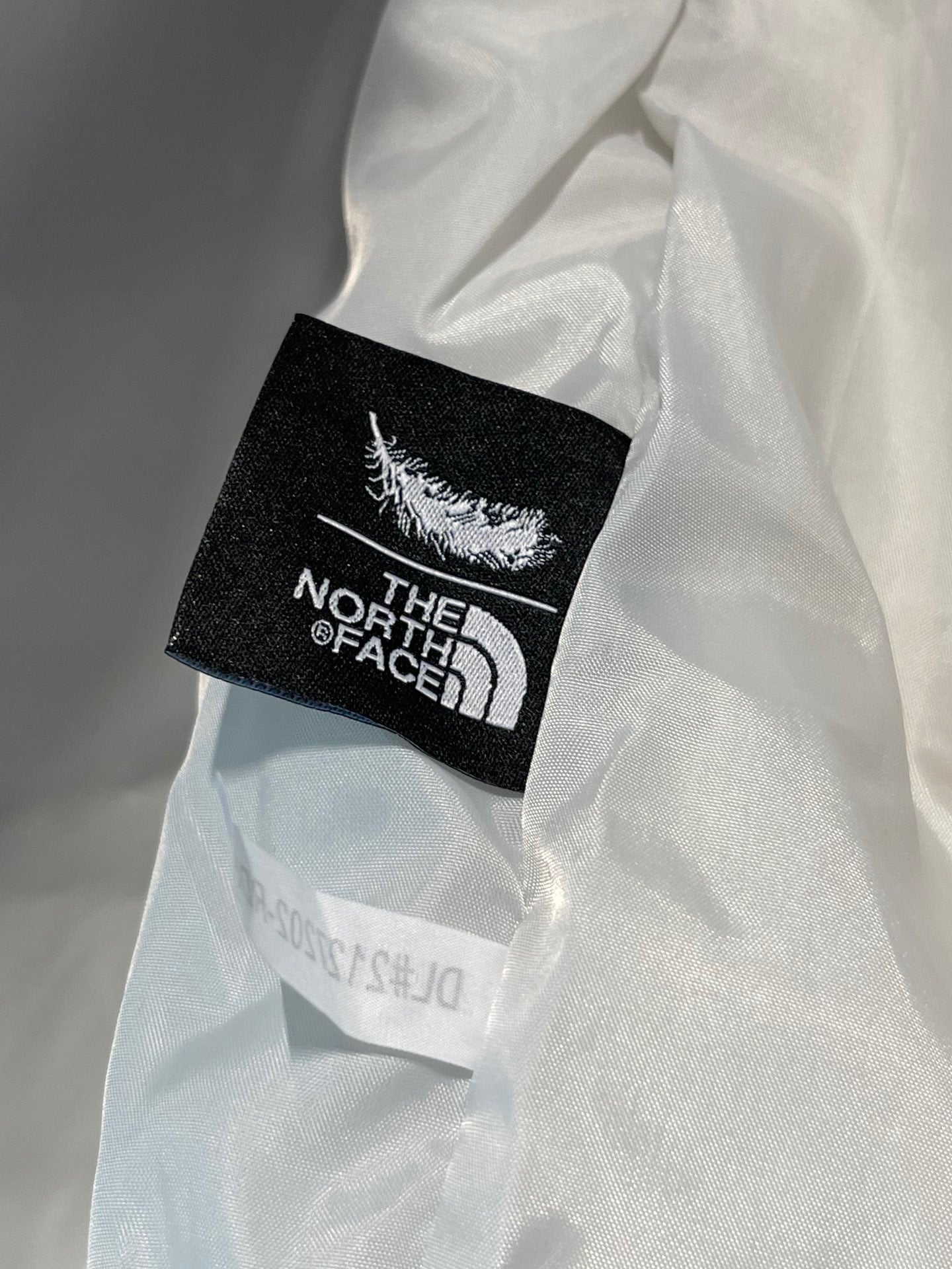 Chaquetas marrones y blancas
