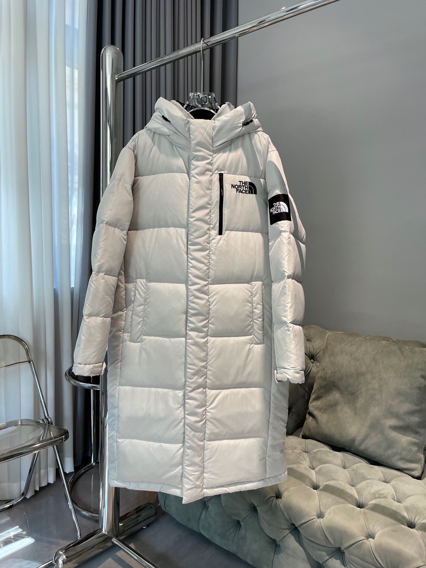 Chaquetas marrones y blancas