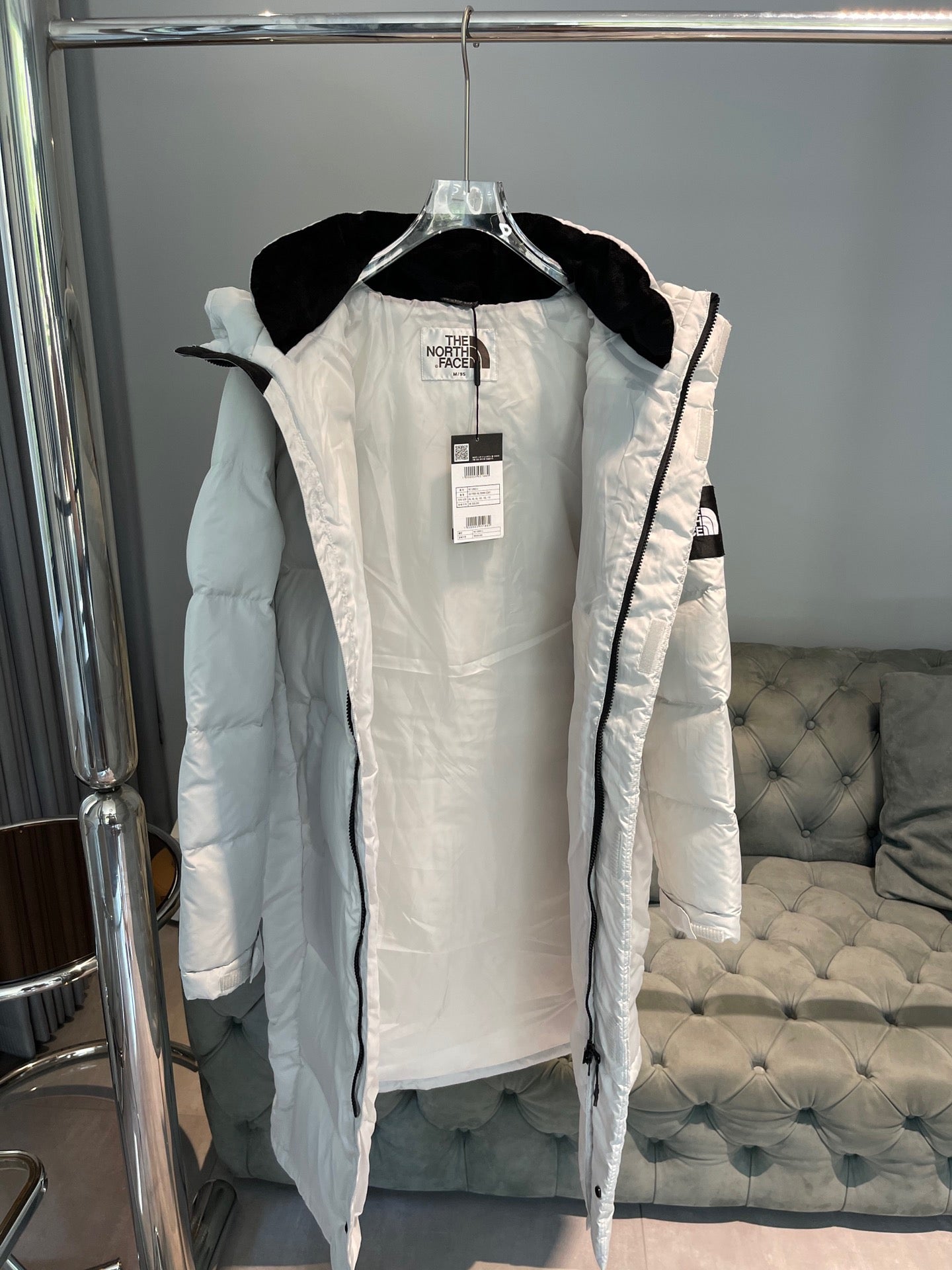 Chaquetas marrones y blancas